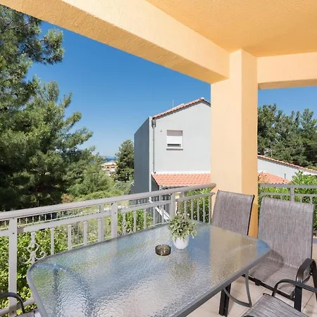 Louloudis Pool Villa