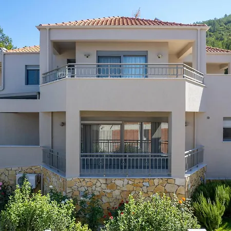 Louloudis Pool Villa *