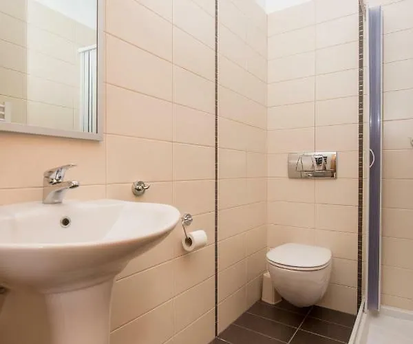 Louloudis Pool Villa *