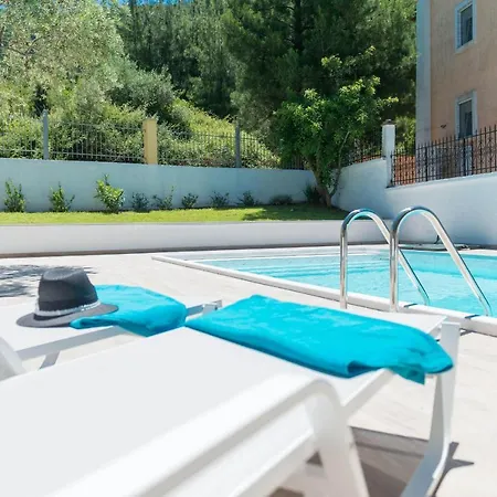 Louloudis Pool Villa *