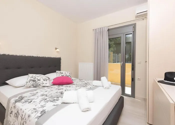 Vilă Louloudis Pool *